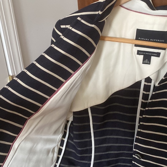 Banana Republic Tailored Blazer - Picture 14 of 15